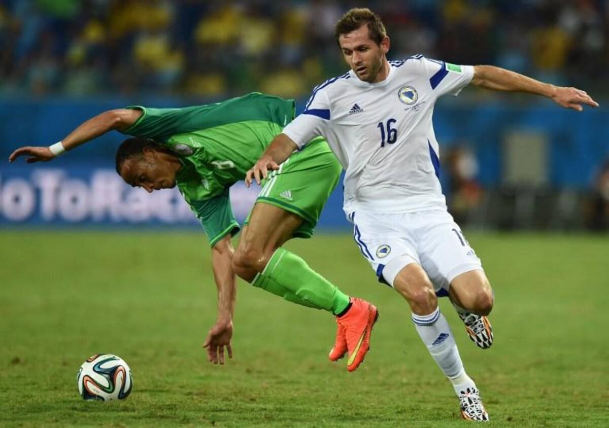 Peter Odemwingie marcó el único gol del partido en el que los nigerianos sobrepasaron a los bosnios que se despiden del Mundial.