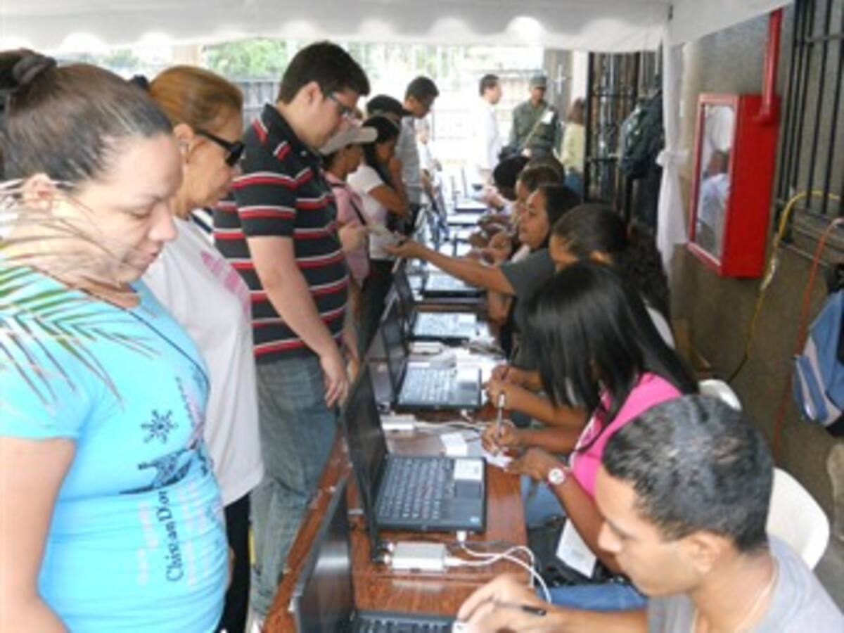 Venezuela vota con normalidad y sin prisas para elegir al sucesor de Chávez