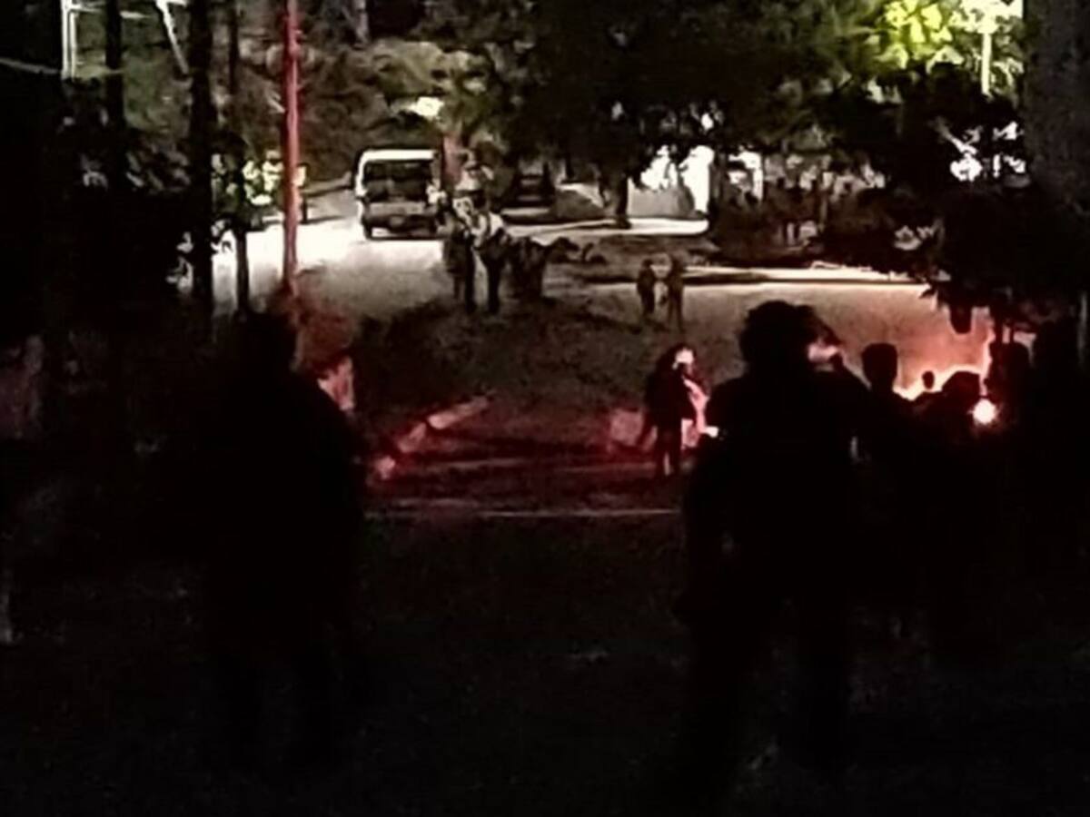 Enfrentamientos con el Esmad por falta de luz en el sur de Barranquilla