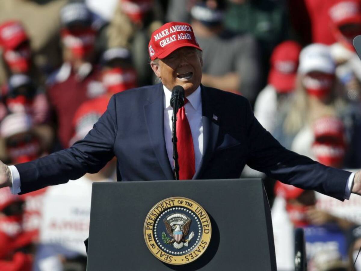 Trump promete crear dos millones de empleos para latinos si es reelegido