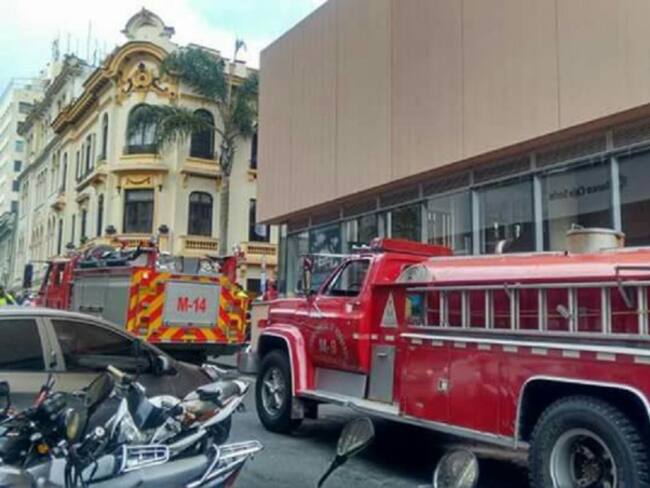Corto circuito provocó conflagración en el Banco de la Republica en Manizales