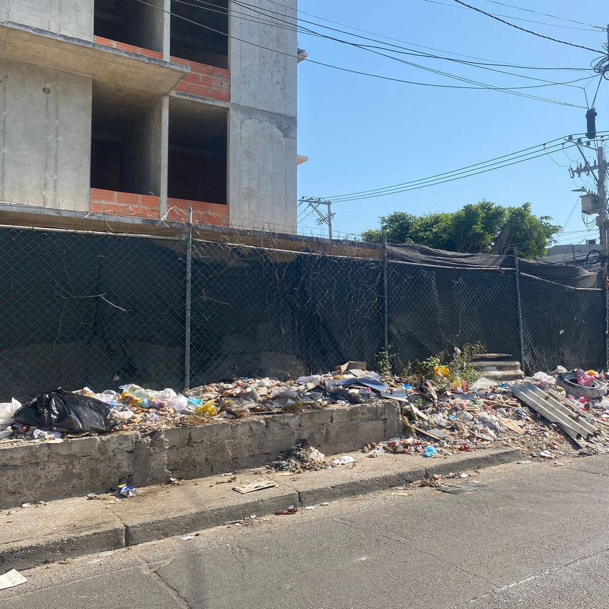 Alarma en Torices por proliferación de basureros satélites