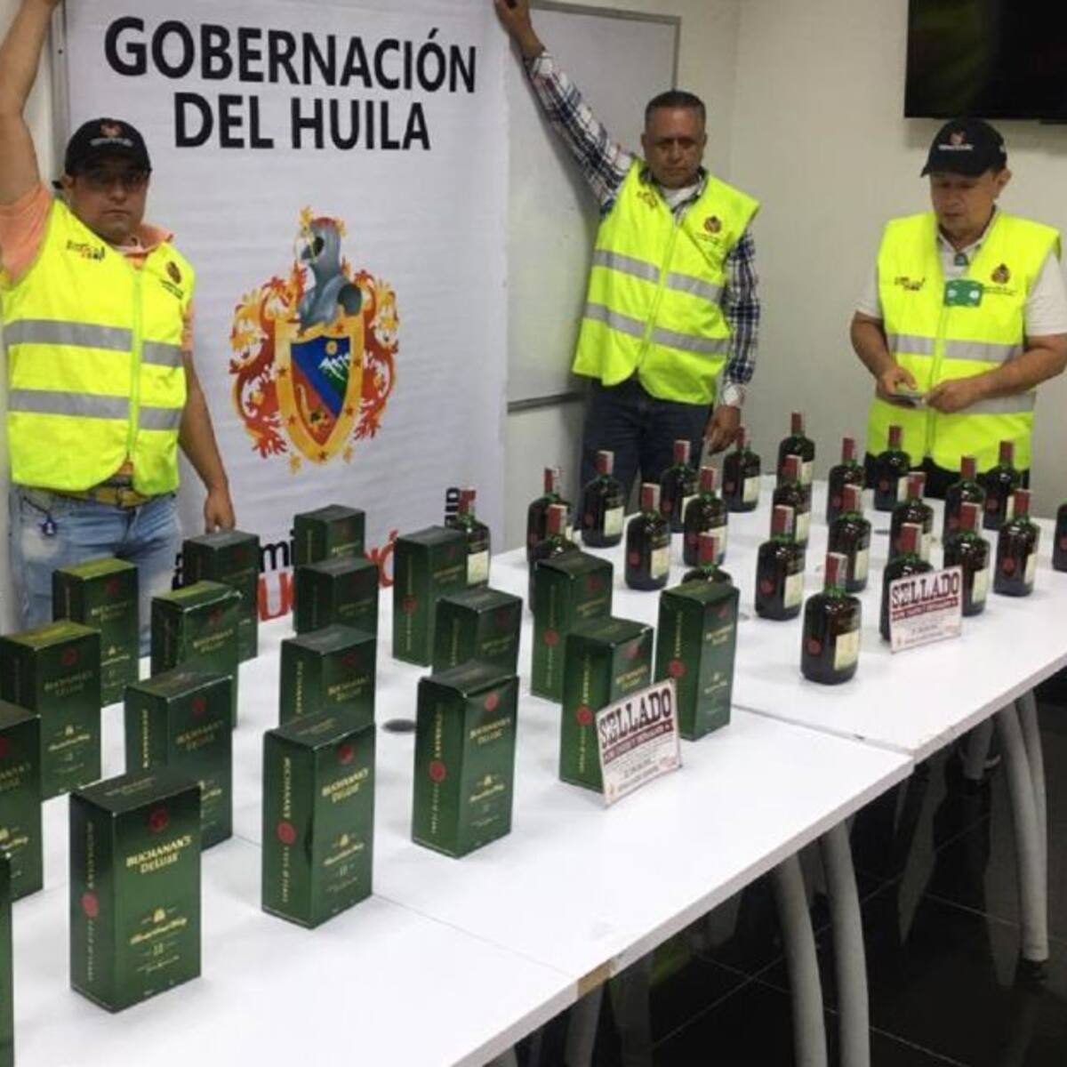 Decomisan cerca de 100 botellas de licor de contrabando en el Huila
