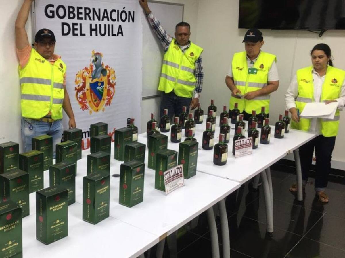 Decomisan cerca de 100 botellas de licor de contrabando en el Huila