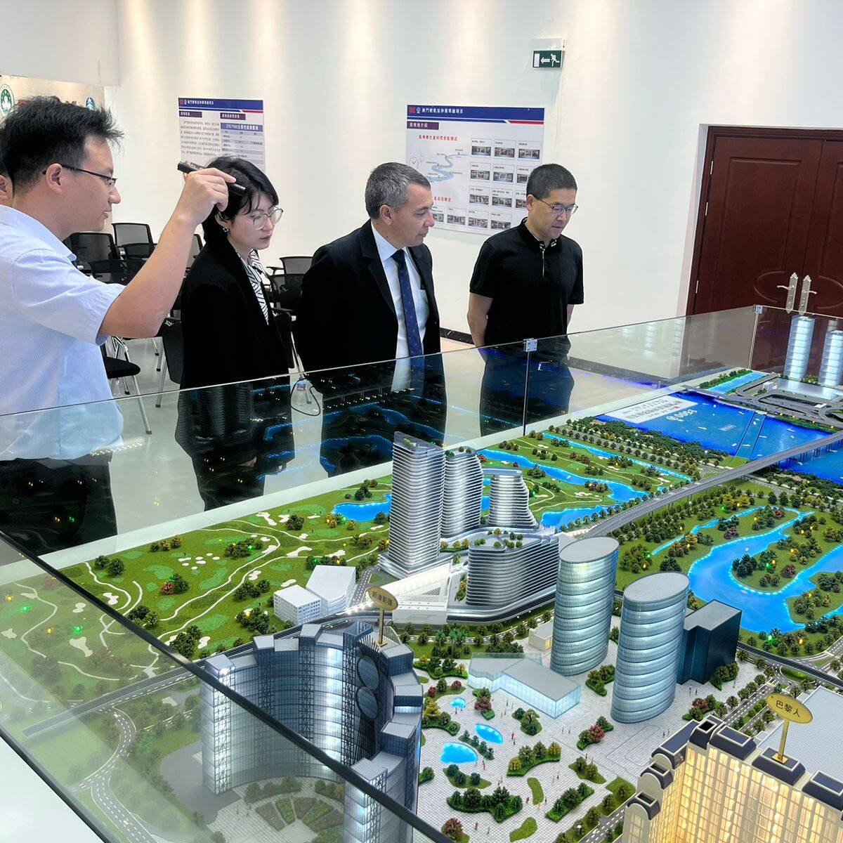 Mintransporte busca fuentes de financiación en China para proyectos ferroviarios del país