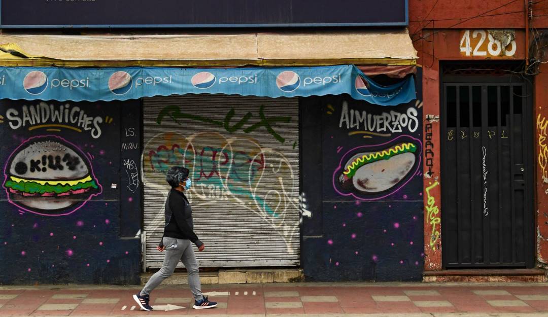 Negocios cerrados en Chile por cuenta de la crisis financiera de la pandemia del COVID-19.               Foto: Getty 
