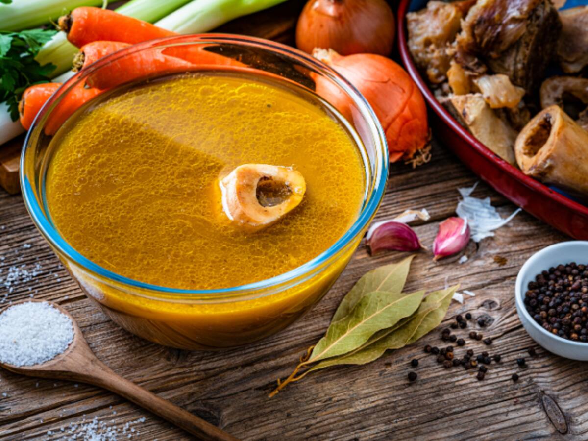 Caldo de hueso para evitar las arrugas: ¿Cómo se prepara y qué efectos tiene? Expertos explican