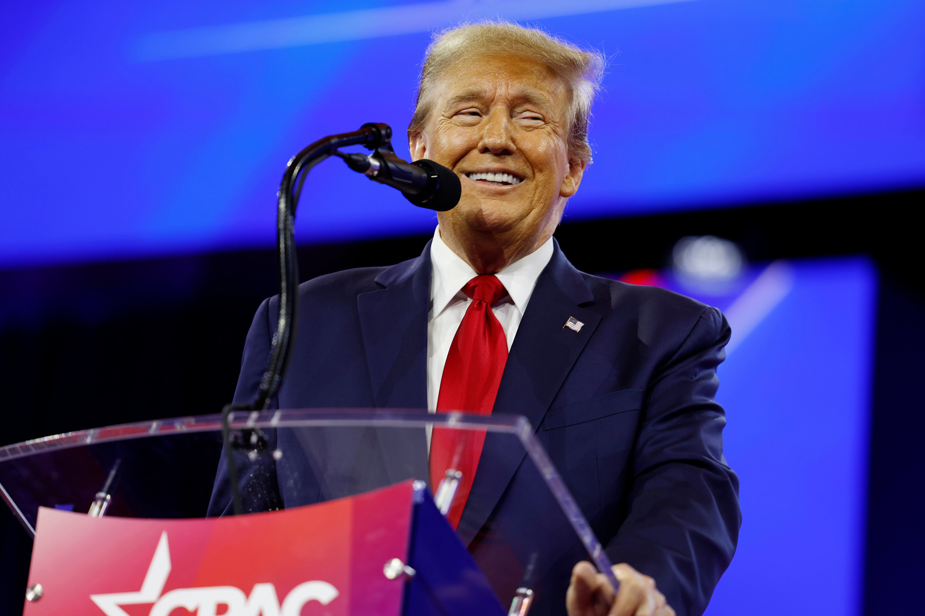 Tribunal Supremo de EE.UU. mantiene a Donald Trump en la papeleta electoral de Colorado.