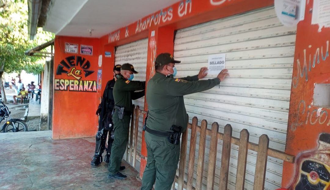 Toque de queda y ley seca.