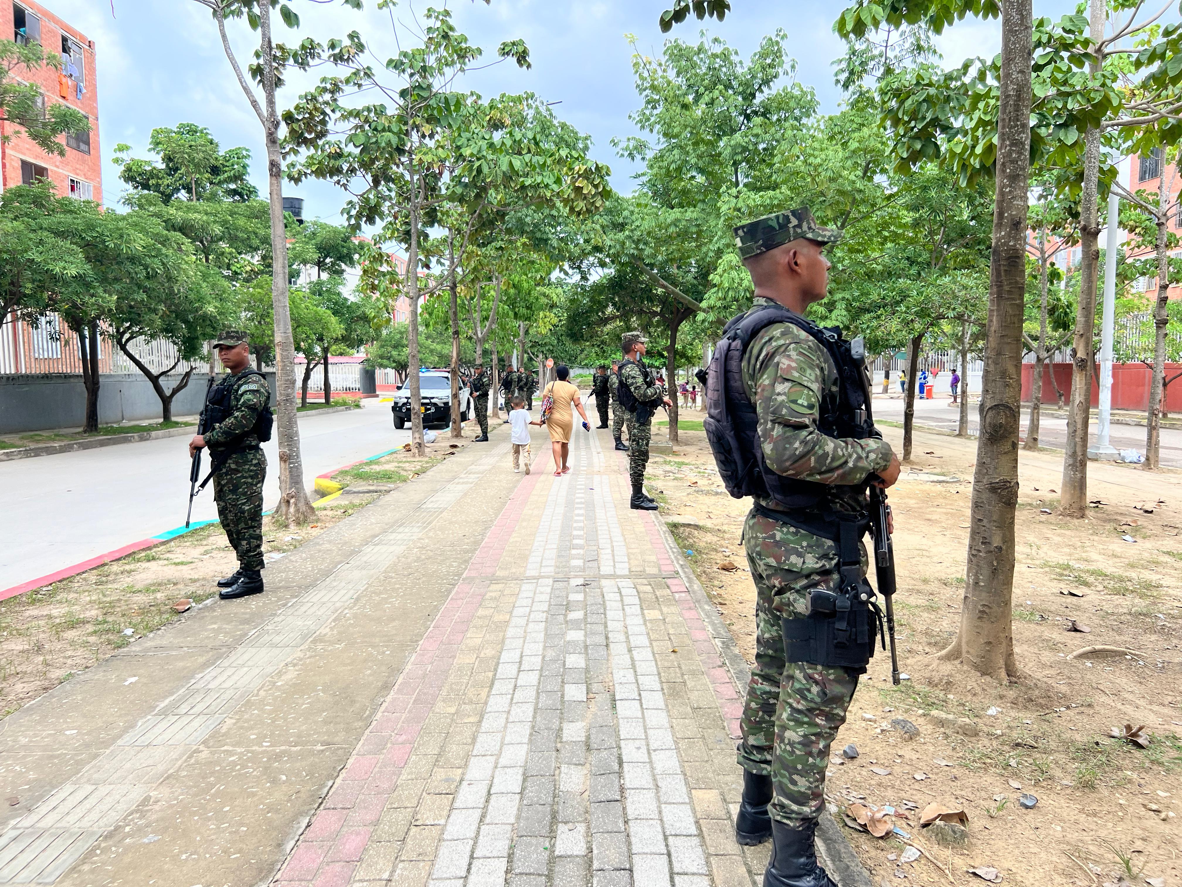 Patrullajes de seguridad en el barrio Las Gardenias de Barranquilla. Cortesía Prensa Brigada del Ejército Nacional