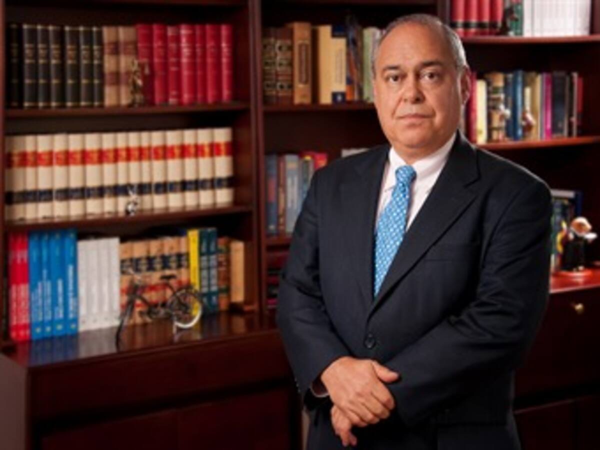 Recordemos que diálogos del Caguán se rompieron por secuestro: Camilo Gómez