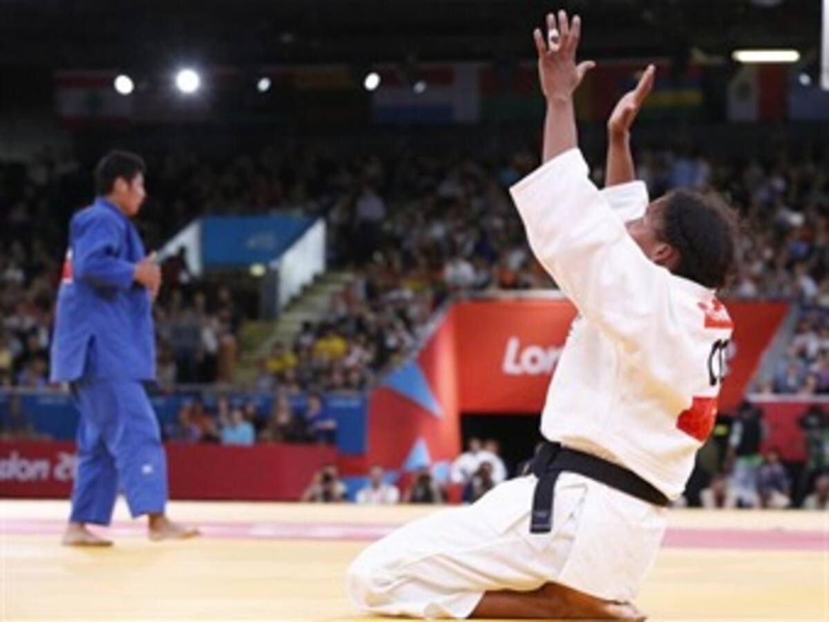 Alvear: 'Esta medalla también es obra de mi entrenador y de Dios'