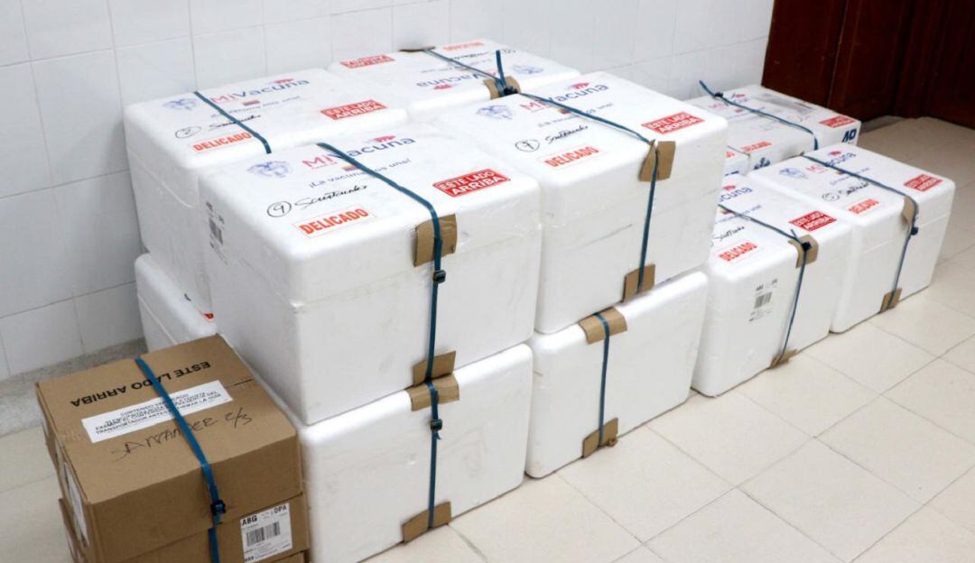 Llegan más vacunas a Santander de AztraZeneca y Pfizer