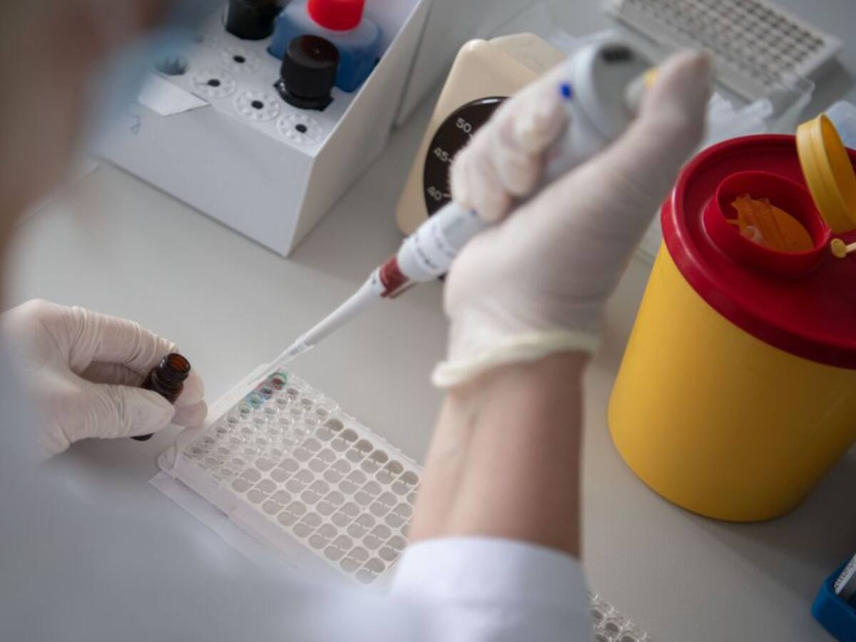 Dos vacunas contra el coronavirus inician última fase de ensayos en humanos