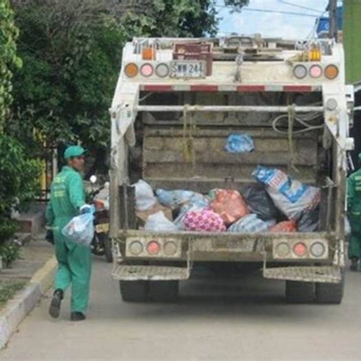 ¿Conductores de carros recolectores de basura amenazados por menores en Neiva?