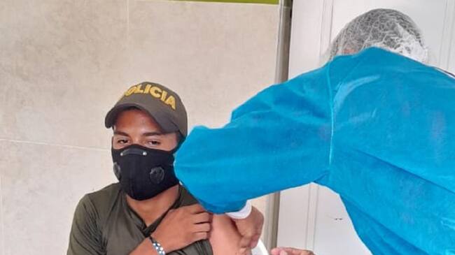 Las dosis se han aplicado a uniformados de Altos del Rosario, San Jacinto, El Carmen de Bolívar, El Guamo, Zambrano, Tiquisio, Magangué, entre otros