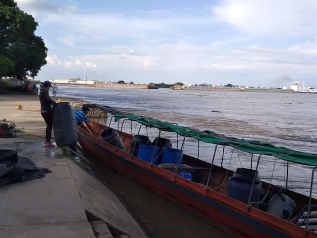 Barcazas con hidrocarburos por poco se estrellan en el río Magdalena