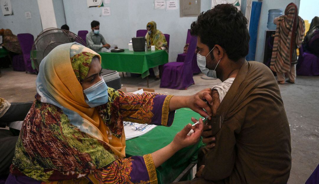 Las autoridades sanitarias de Punjab esperan que bajo esta decisión se presione y acelere la inmunización entre los escépticos.