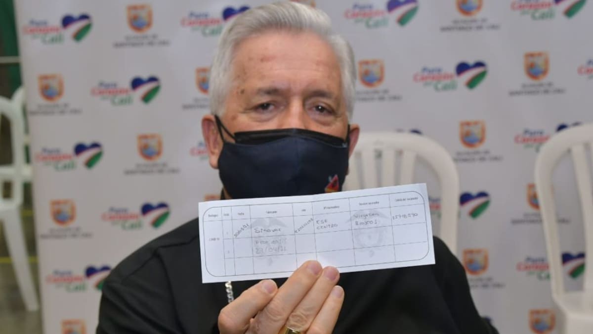 Arzobispo de Cali recibió su primera dosis de la vacuna contra el COVID-19