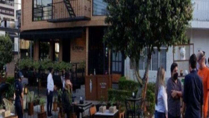 Restaurantes no exigirán carné de vacunación