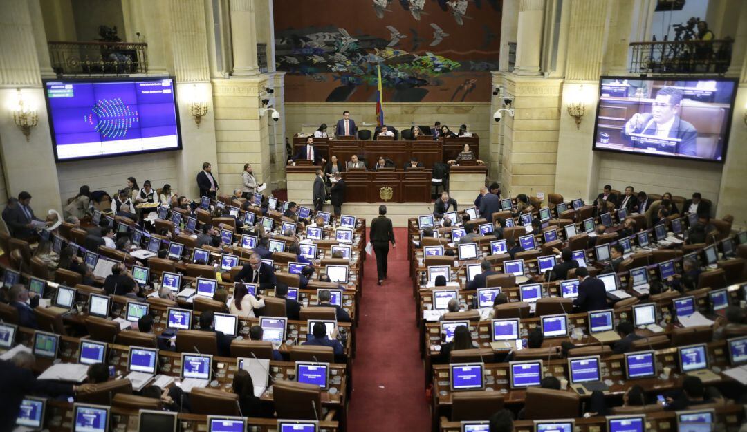 El proyecto busca reducir en dos meses las vacaciones de los congresistas.