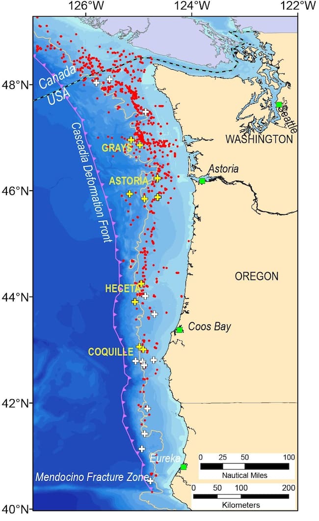 La zona de subducción de Cascadia se extiende desde el norte de California hasta el sur de la Columbia Británica, desde aguas profundas hasta el este de Washington y Oregón, Estados Unidos