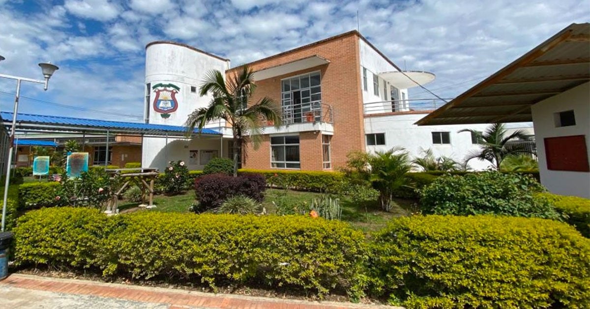 Carga académica que implica atender grupos de 40 estudiantes. Foto Relacionada.