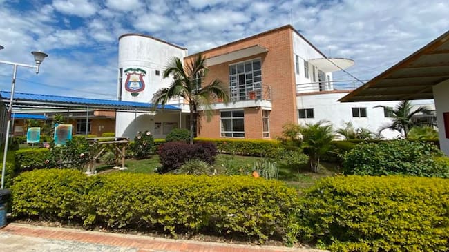 Carga académica que implica atender grupos de 40 estudiantes. Foto Relacionada.