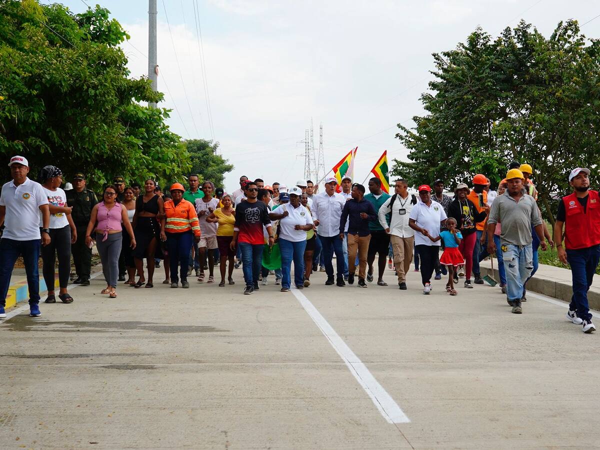 Alcaldía de Cartagena entregó vía que conecta al barrio Nelson Mandela con Policarpa