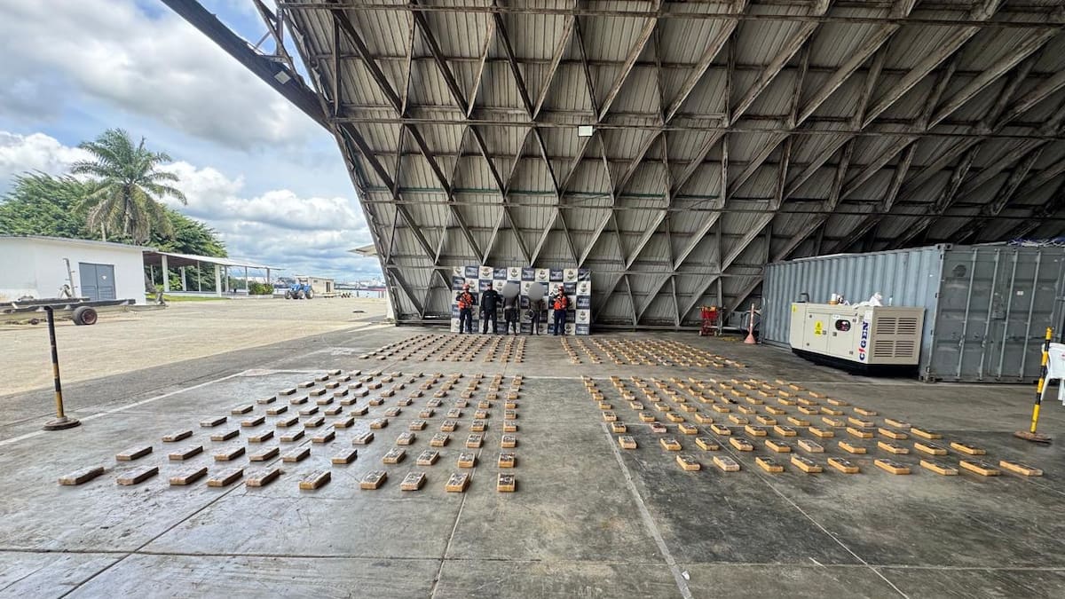 Comando Sur de EE.UU. y Armada incautan 688 kilos de cocaína en aguas de Buenaventura