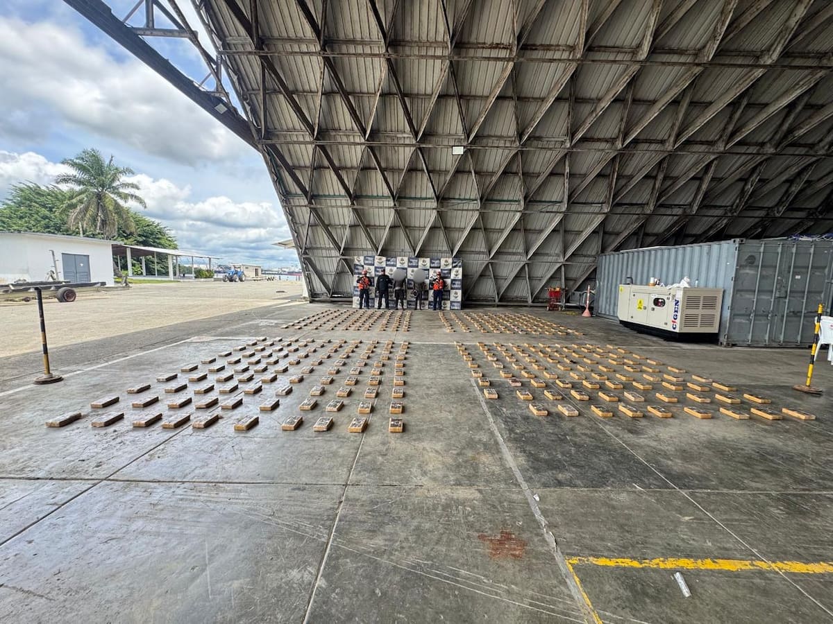 Comando Sur de EE.UU. y Armada incautan 688 kilos de cocaína en aguas de Buenaventura