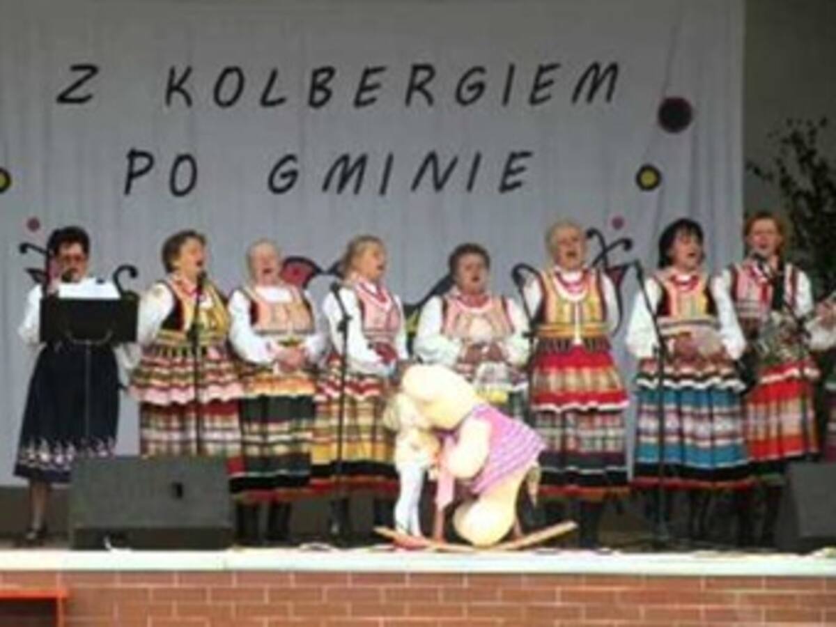 Abuelas que cantan himno de Eurocopa registran la canción ante avalancha copias