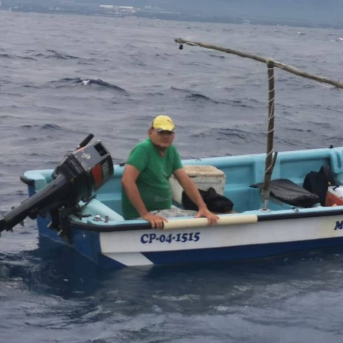 Armada rescata a tres pescadores tras quedar a la deriva en el altamar