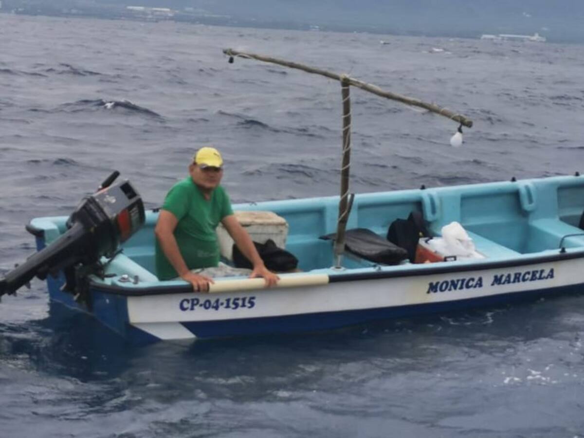 Armada rescata a tres pescadores tras quedar a la deriva en el altamar