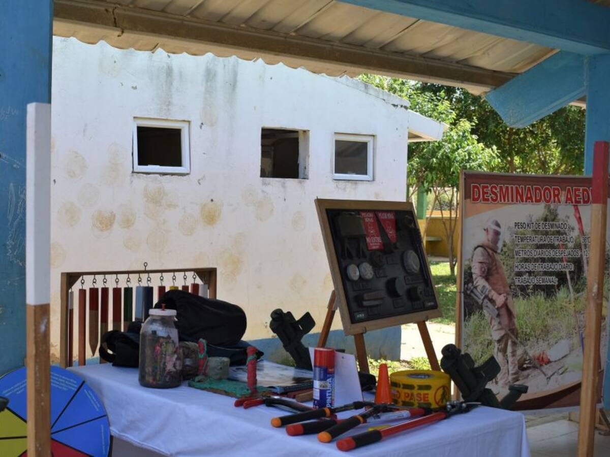 Armada realizó taller donde advierte riesgo de minas antipersonales
