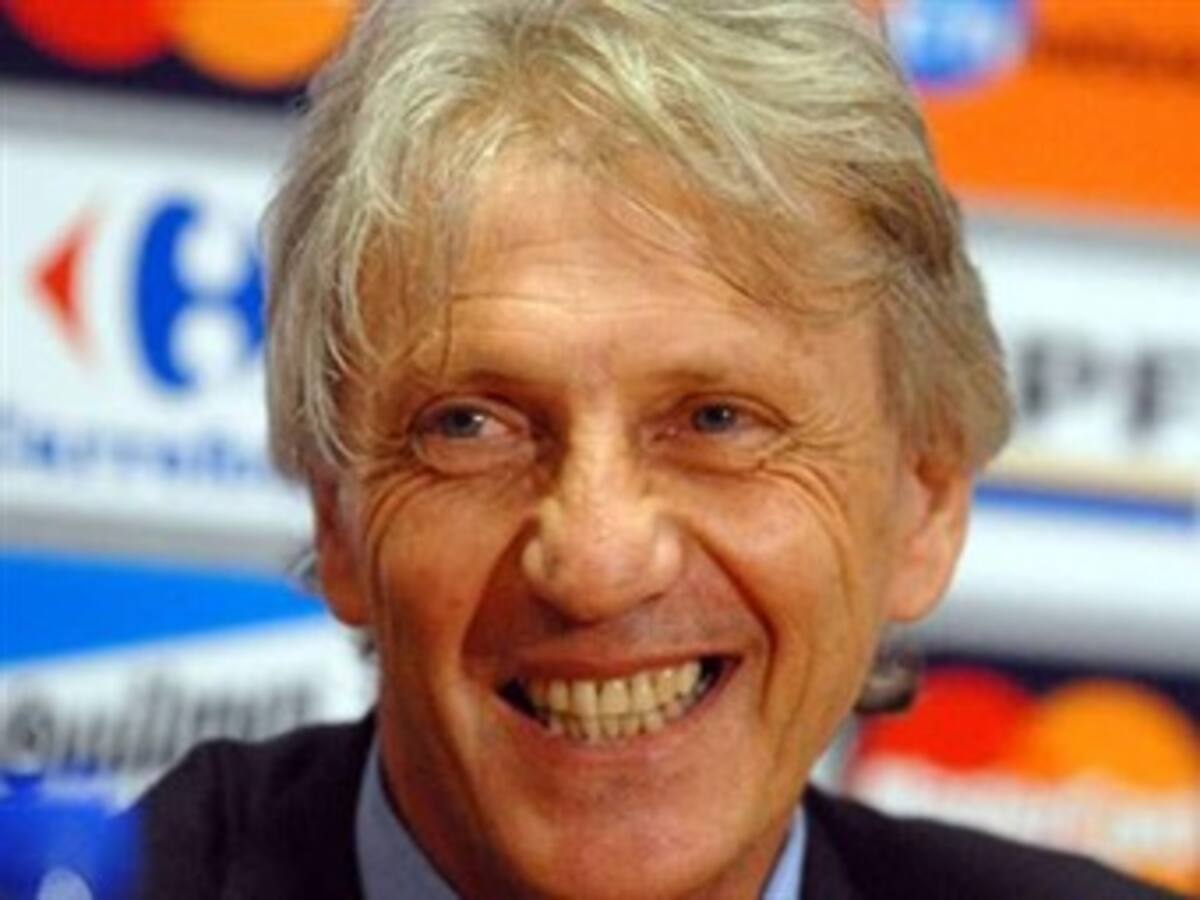 Santos da la bienvenida a José Pékerman