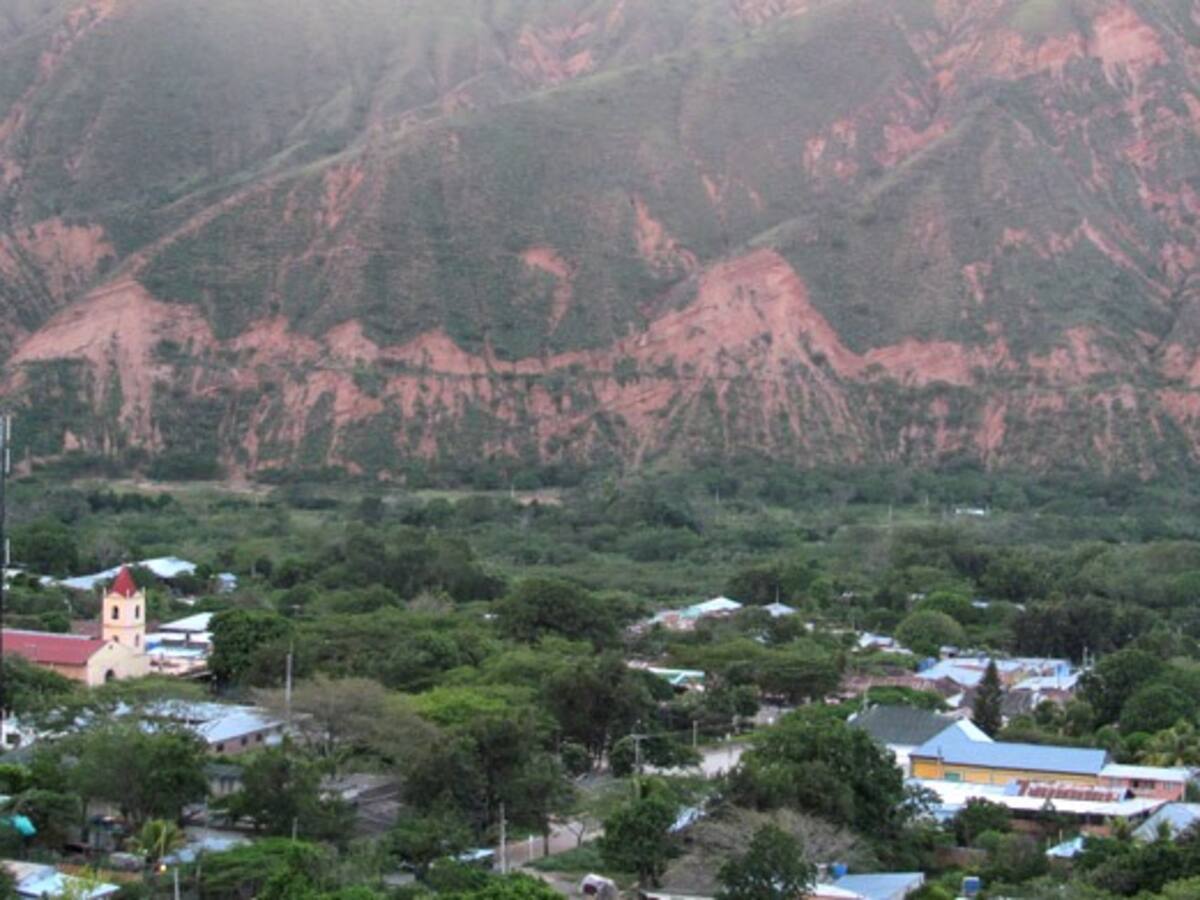 Cinco educadores fueron desplazados por extorsiones en el municipio de Colombia