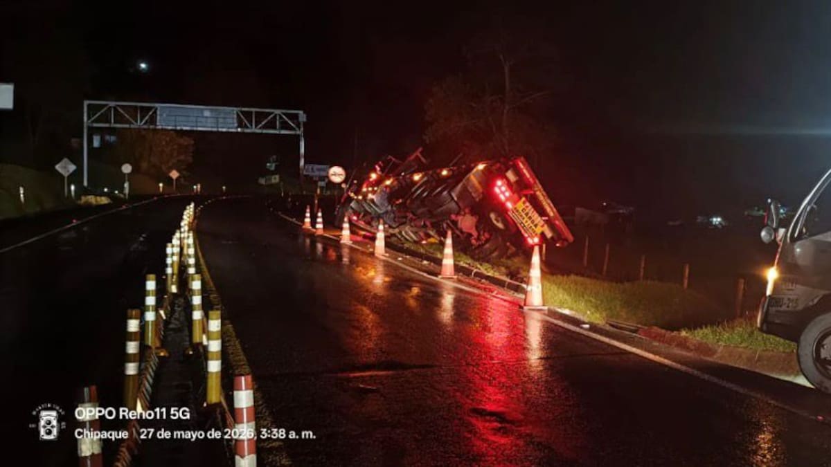 Continúan pasos alternos en la vía al Llano por derrame de combustible en el km25
