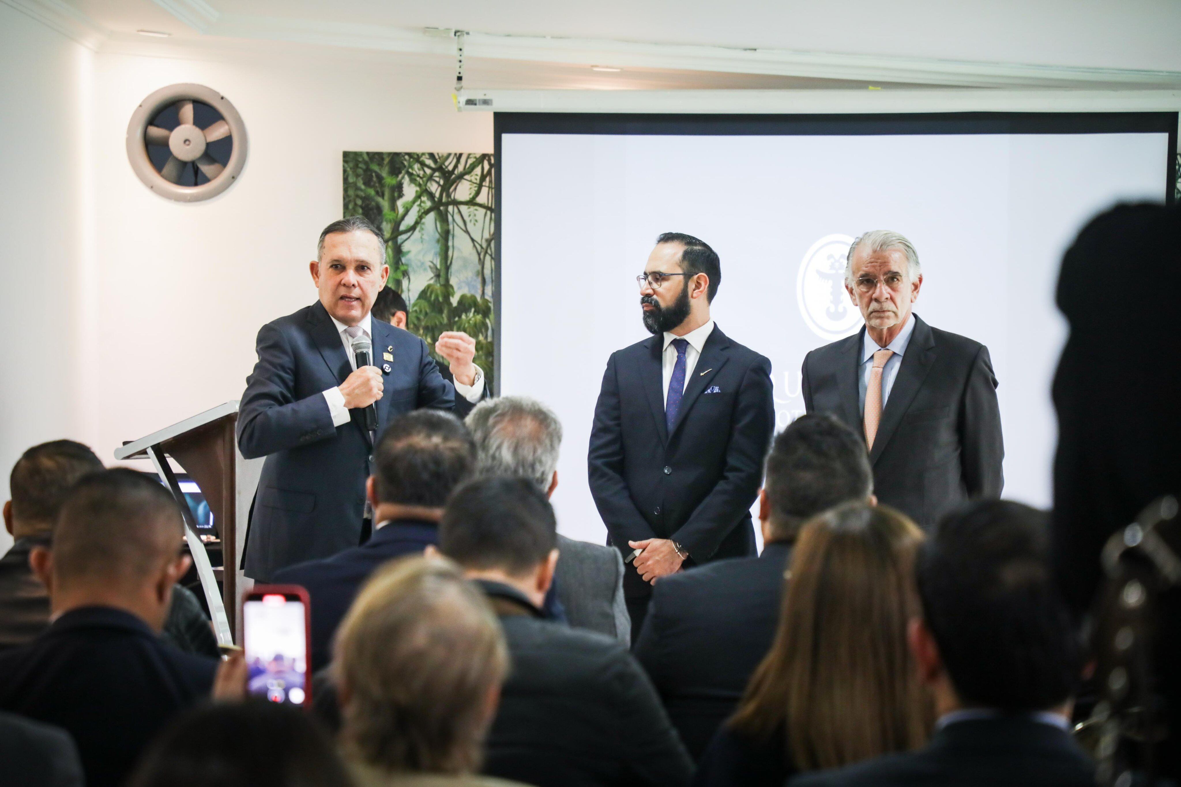 Senador Efraín Cepeda, ministro de Minas y Energía, Andrés Camacho y el gobernador del Atlántico, Eduardo Verano. Cortesía: MinEnergía