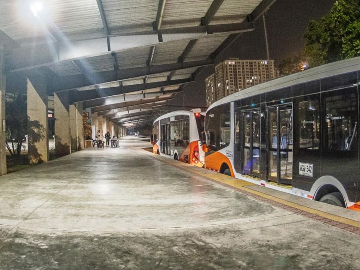 Patio Portal vuelve a brillar: TransCaribe renueva y fortalece iluminación de sus plataformas