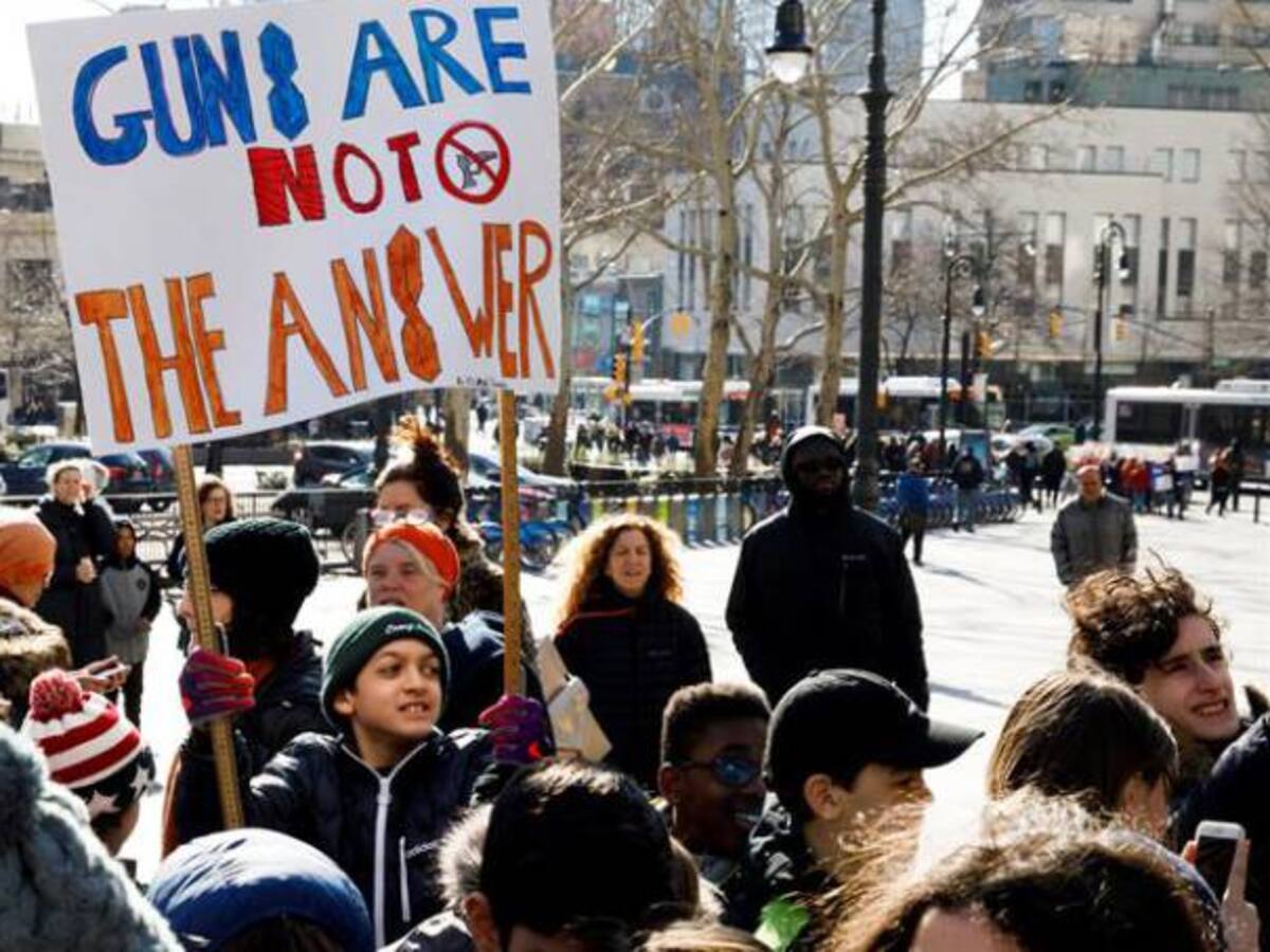Con marchas estudiantes en EE.UU. exigen control de armas