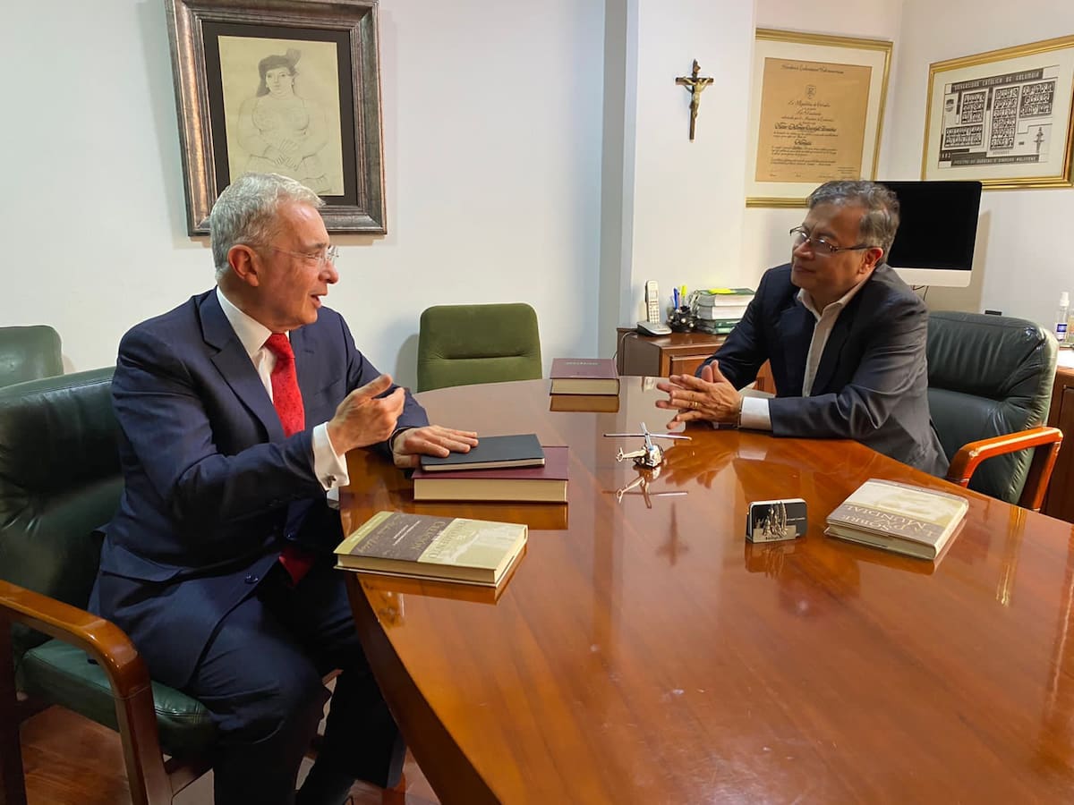 En fotos: así fue la reunión entre Gustavo Petro y Álvaro Uribe