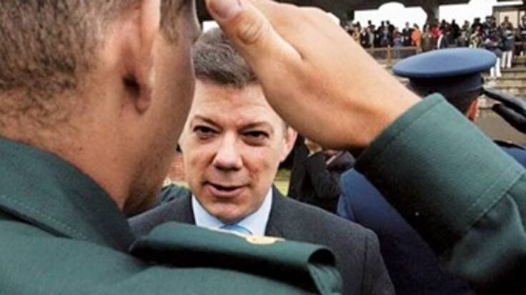 Santos y cúpula militar analizan incremento de ataques de la guerrilla