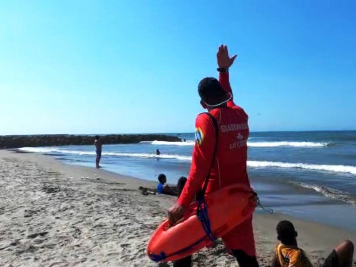 Guardavidas entregan recomendaciones para uso seguro de playas en Cartagena