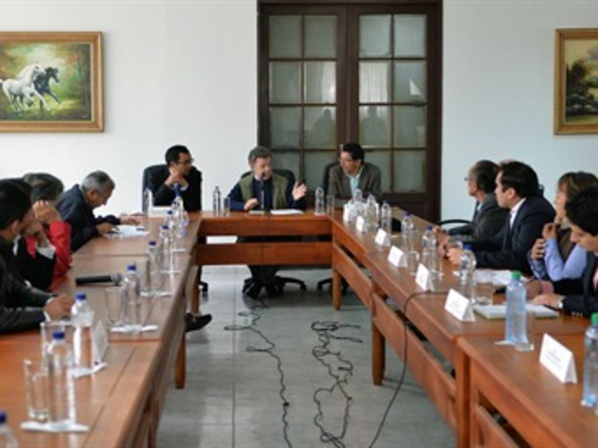 Santos continúa reunido con campesinos de Boyacá para buscar salidas al paro