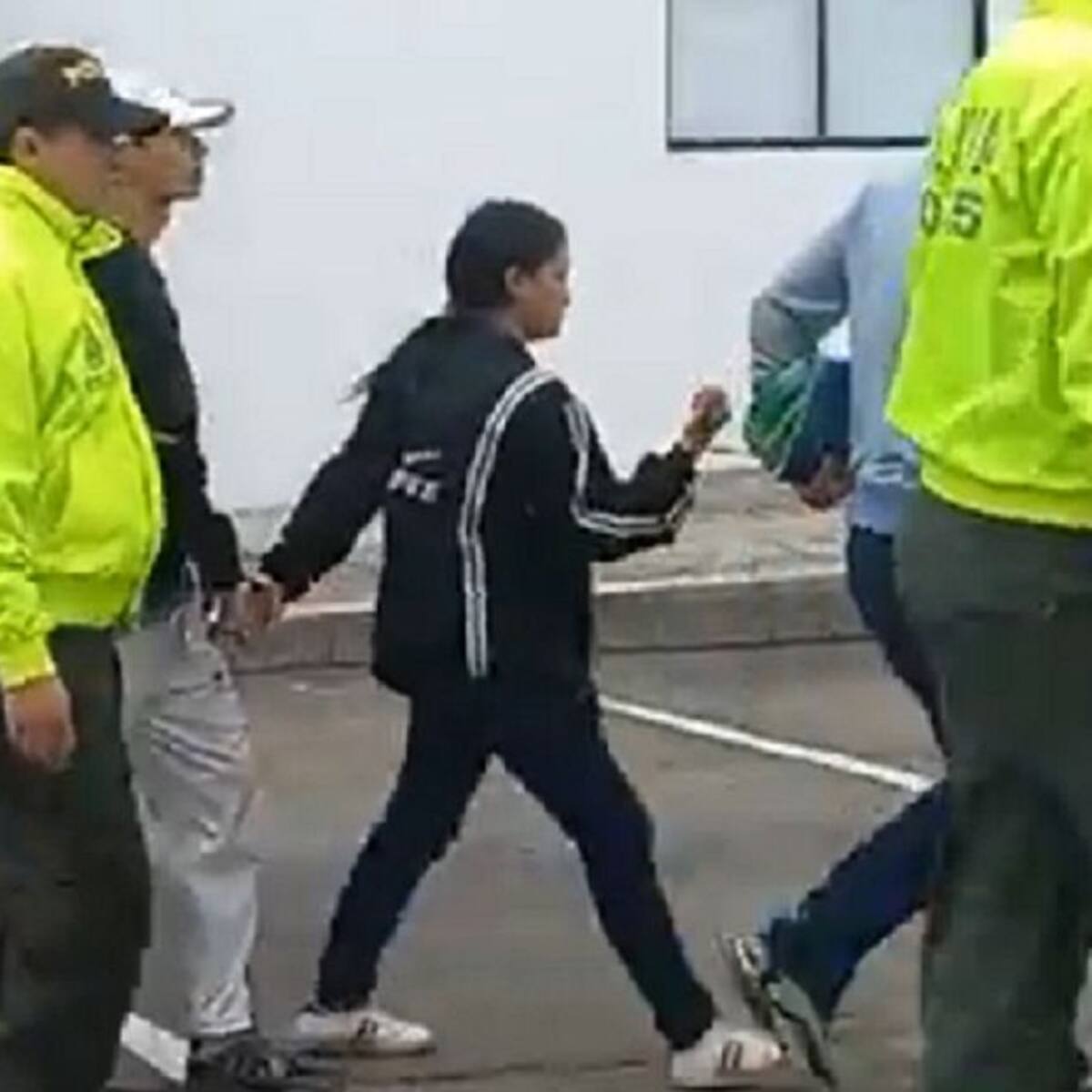 Capturan a 12 jóvenes indiciados de ser de la primera línea