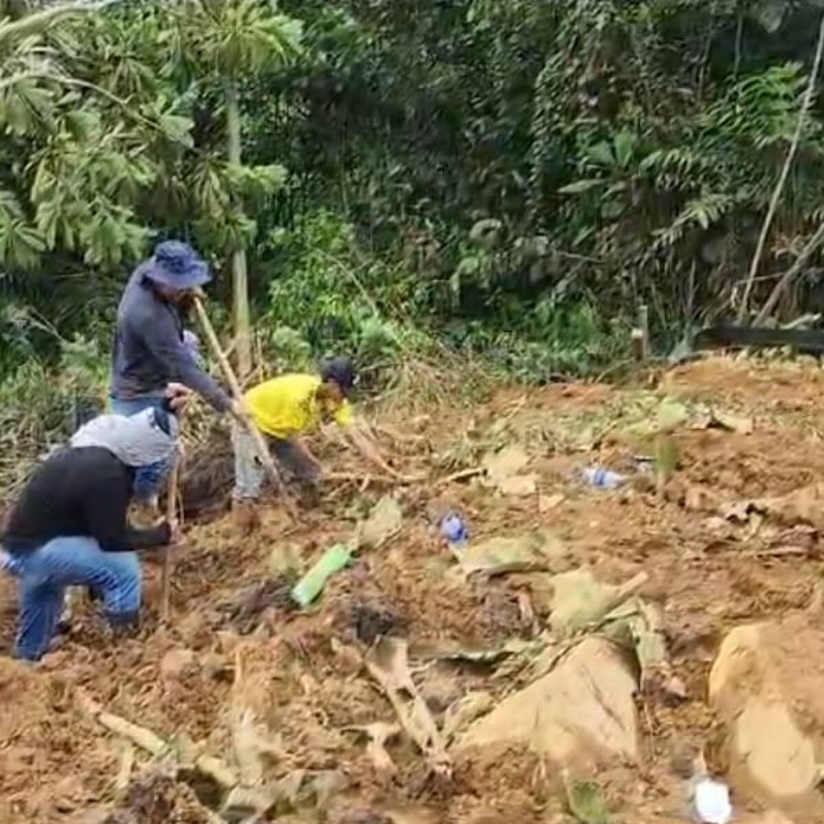 Tras 32 horas de búsqueda, familiares de Diego Estrada, lo hallaron con sus propias manos