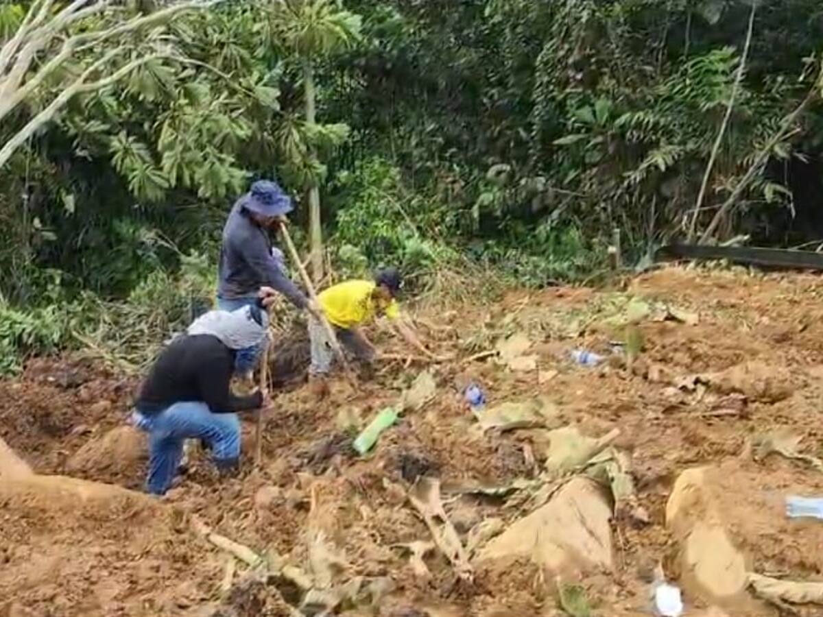 Tras 32 horas de búsqueda, familiares de Diego Estrada, lo hallaron con sus propias manos