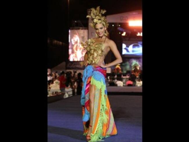 Señorita Bolívar ganó el premio al mejor traje artesanal