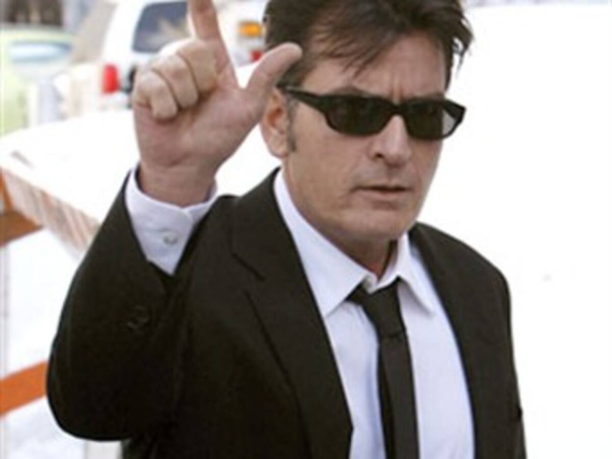 Escoltas del actor Charlie Sheen agreden a periodistas de Cartagena